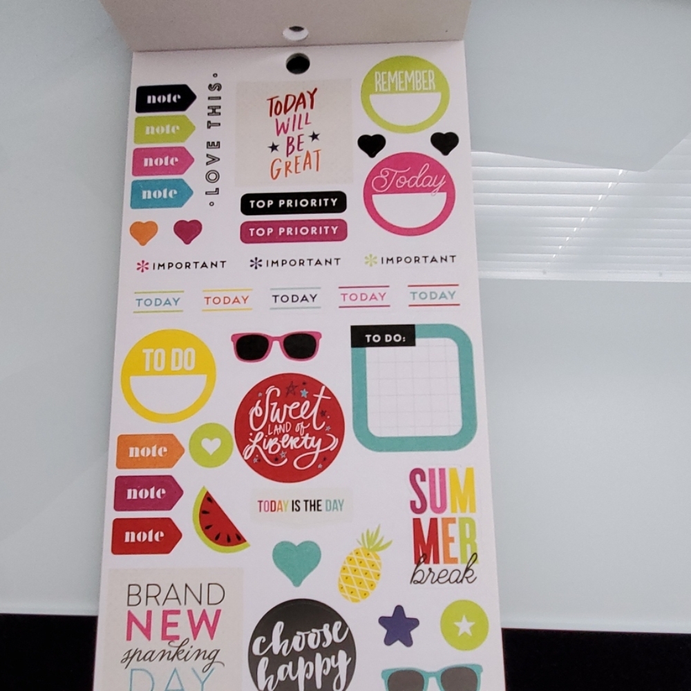 Sticker book - Picture 7 of 8